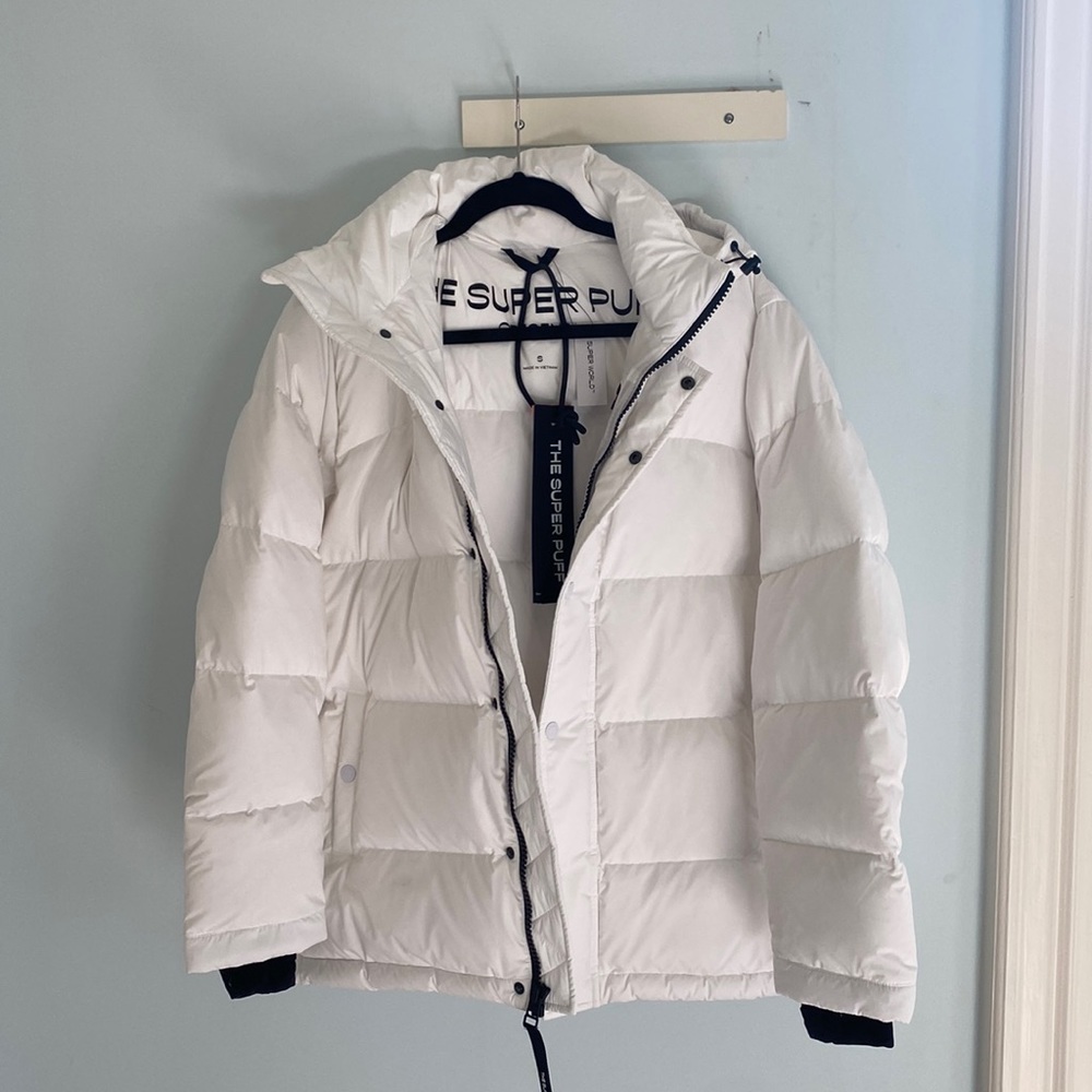 White Aritzia Original Super Puff Small